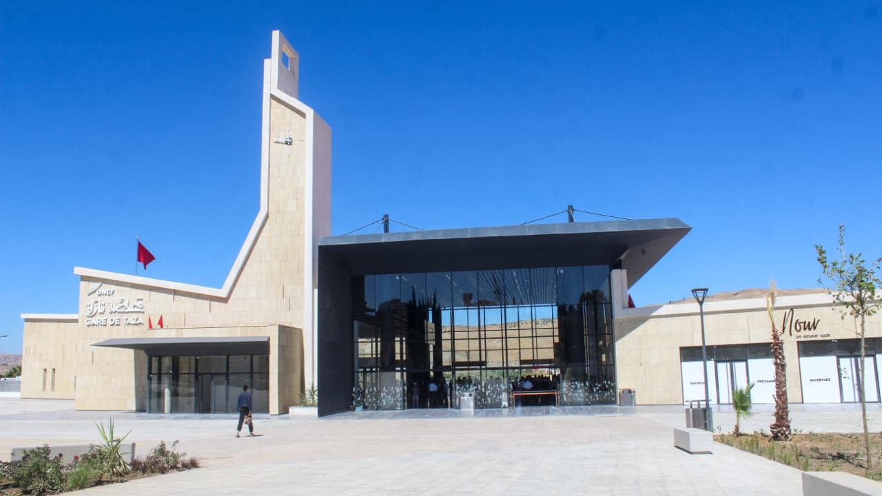 تازة : انهيار جزئي بساحة محطة القطار الجديدة بتازة بعد أمطار عادية